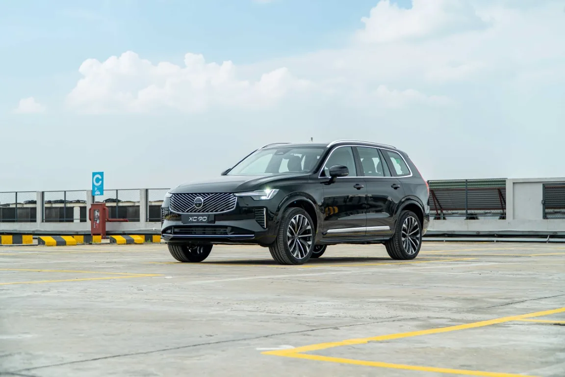 Volvo Xc90B5 Ultra 2026 màu Đen Onyx Black