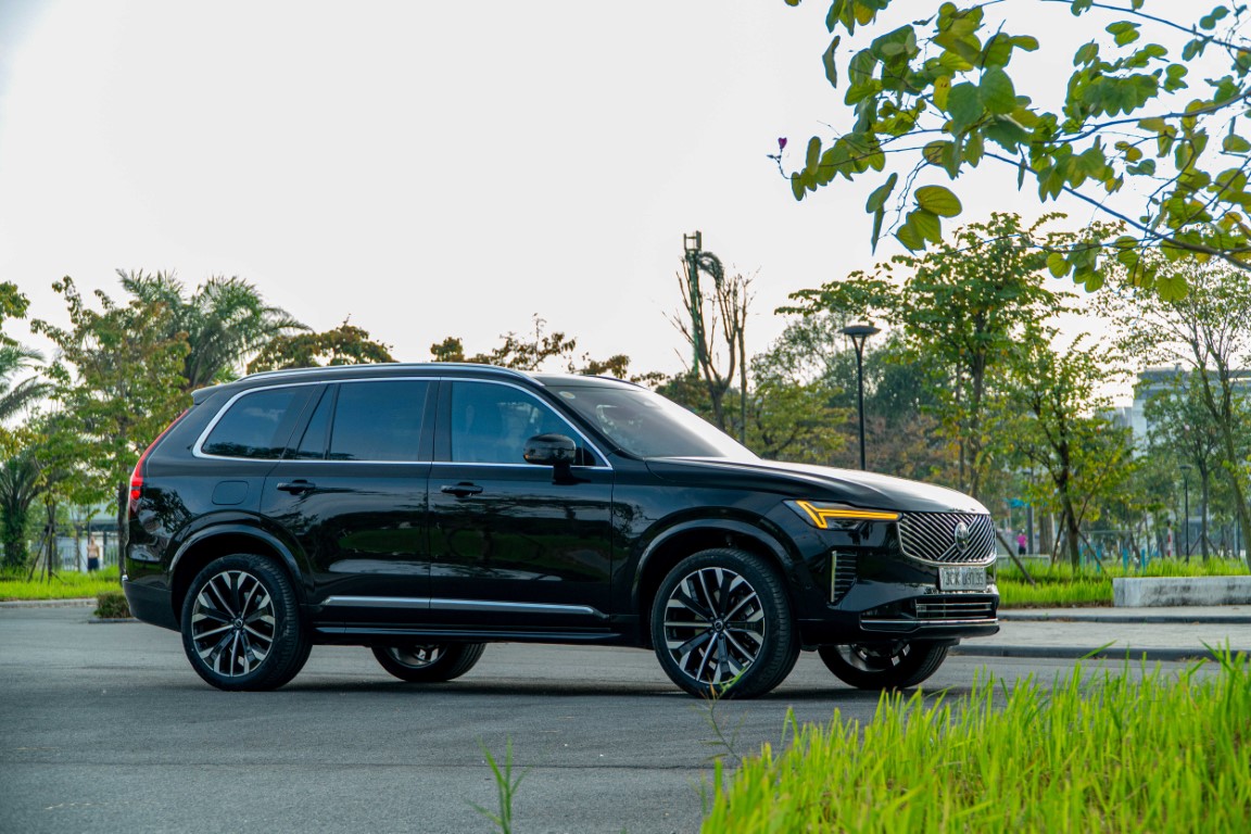Ngoại Thất Volvo Xc90 Plug In Hybrid màu Đen Onyx Black.