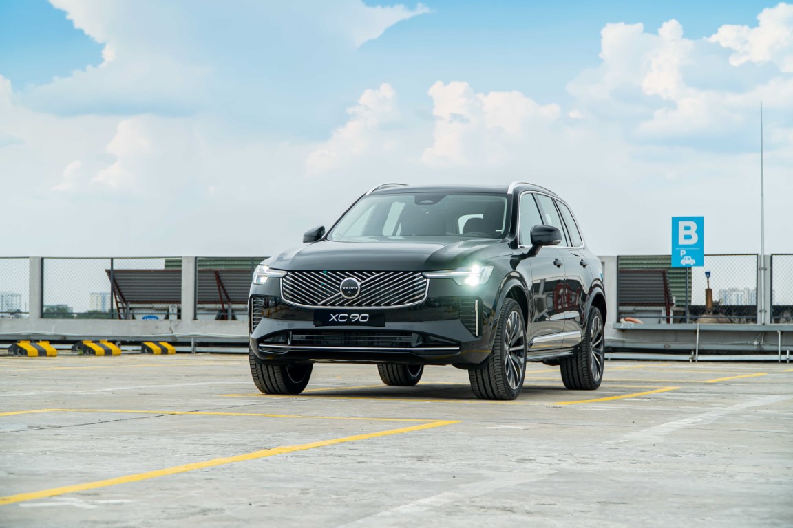 Ngoại Thất Volvo Xc90 Plug In Hybrid màu Đen Onyx Black.