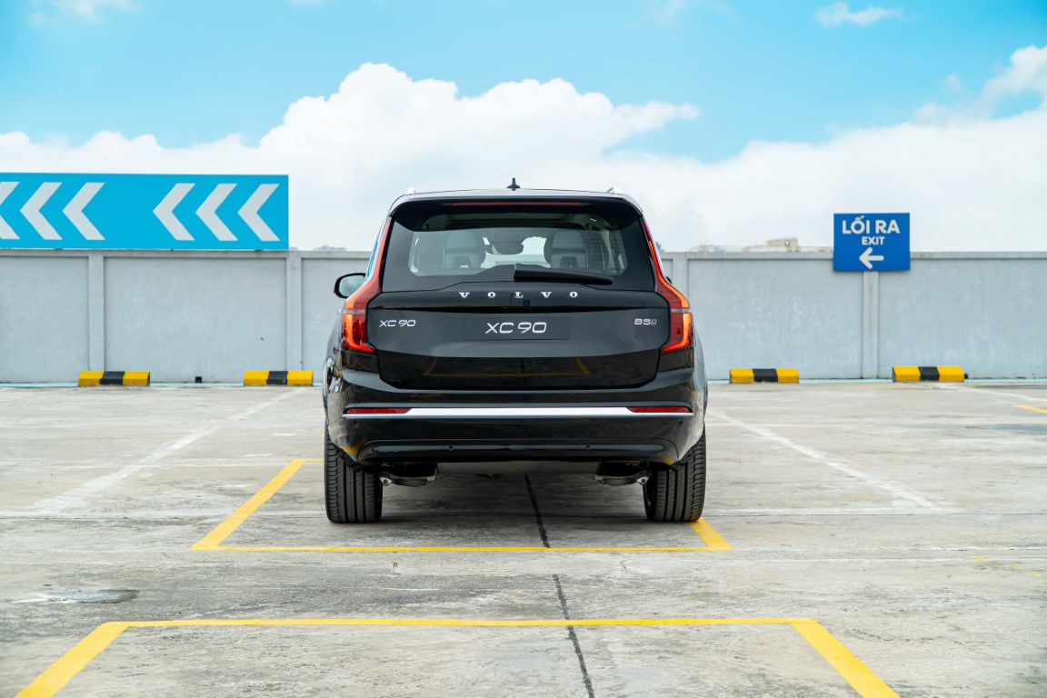 Ngoại Thất phần đuôi xe Volvo XC90 Plug In Hybrid T8 2026 All New.