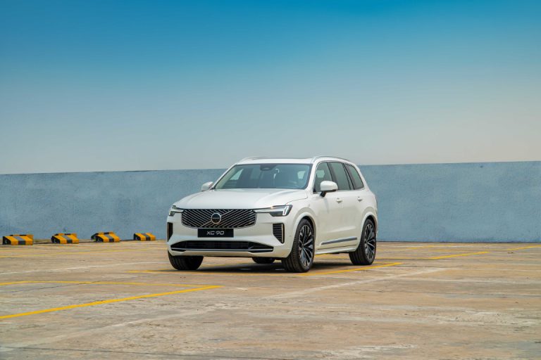 Volvo Xc90B5 Ultra 2026 màu Trắng Crystal White