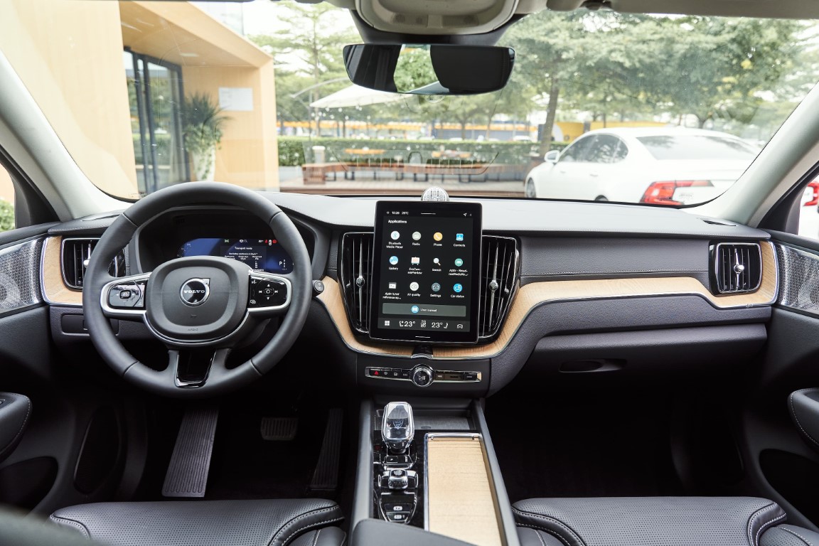 Nội thất màu Đen trên Volvo Xc60 2026 mới.