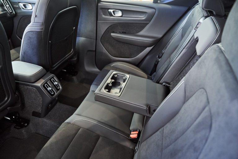 Hàng ghế thứ 2 trên Volvo Xc40 2026.