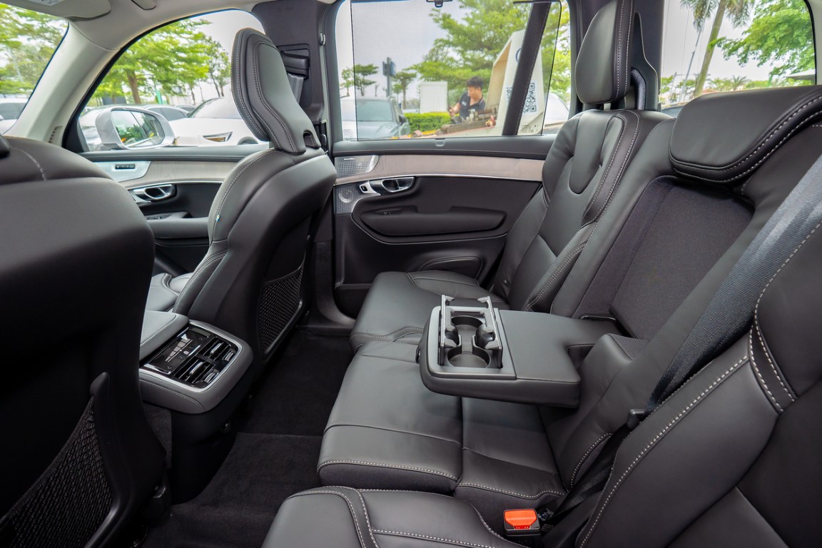 Volvo Xc90 Plug In Hybrid 2026 All New - Với không gian hàng 2 rộng dãi và thoải mái.