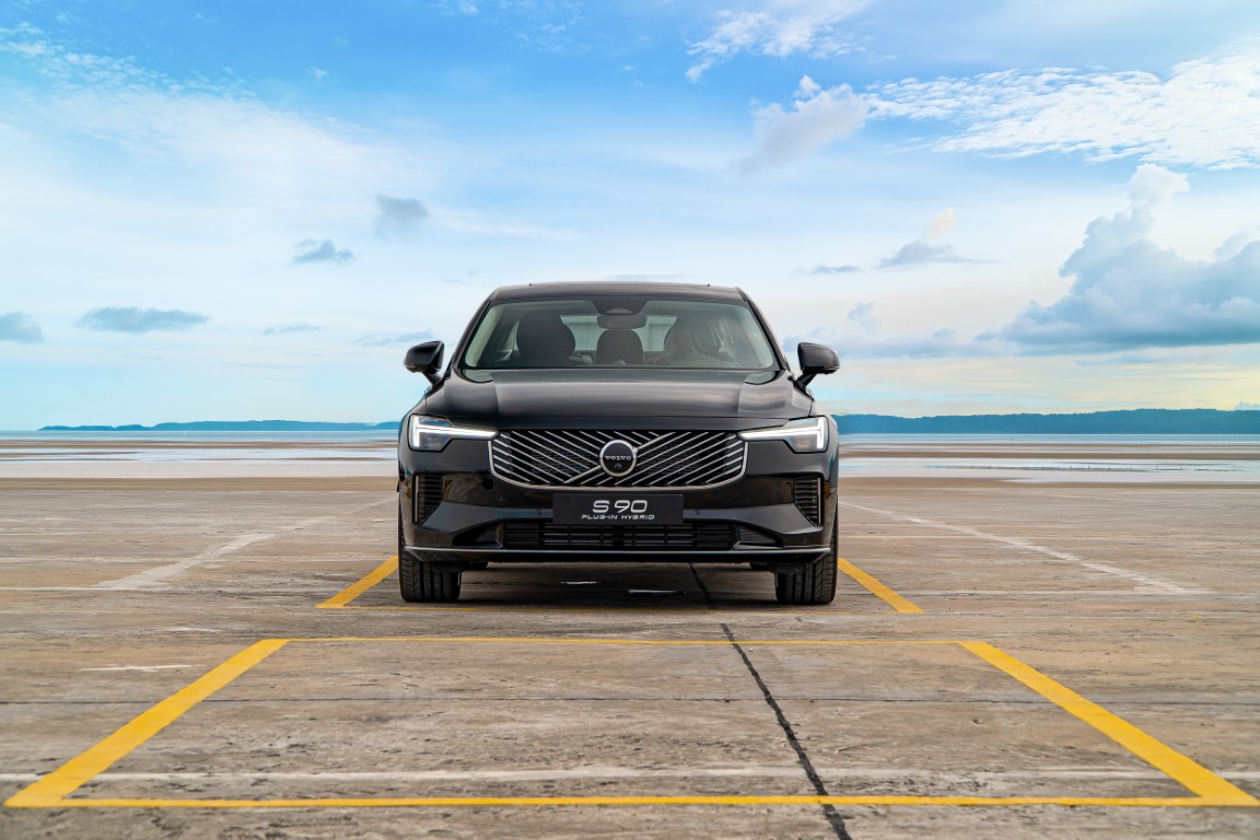 Volvo S90L 2026 hoàn toàn mới.