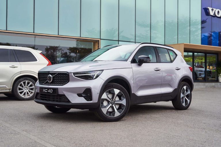 Volvo Xc40 Ultra 2026 màu mới Aurora Silver (Bạc Ánh Tím)