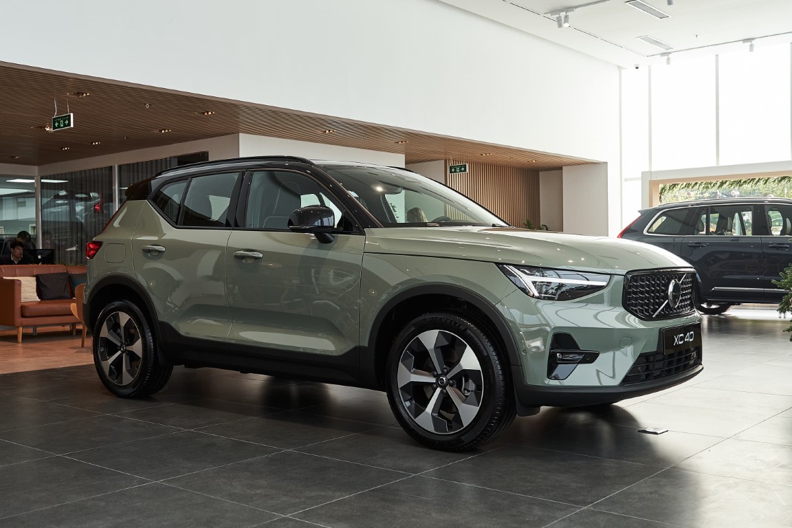 Volvo Xc40 Ultra 2026 màu Xanh Sage Green.