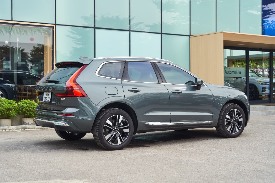 Phần đuôi xe trên Volvo Xc60 Plug In Hybrid 2026.