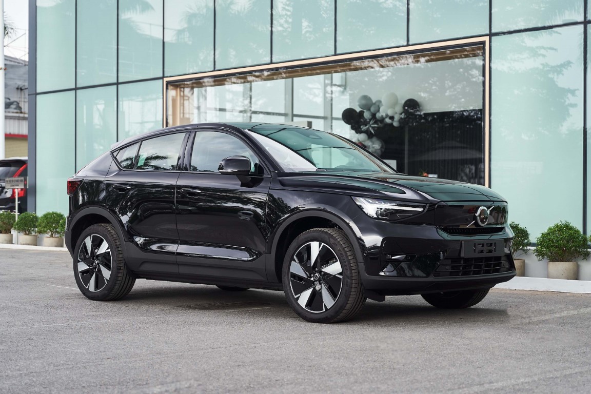 Volvo EC40 Recharge 2026 màu Đen Onyx Black.
