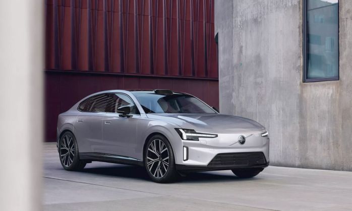 Volvo ES90 2026 chiếc xe sedan coupe đặc biệt của nhà Volvo.