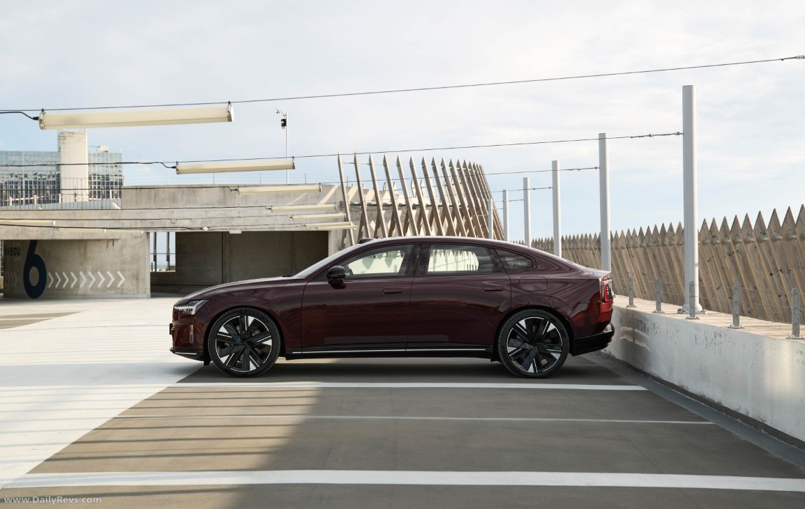 Volvo Es90 2026 cực kỳ cuốn hút với màu Mulberrry với thiết kế Coupe.
