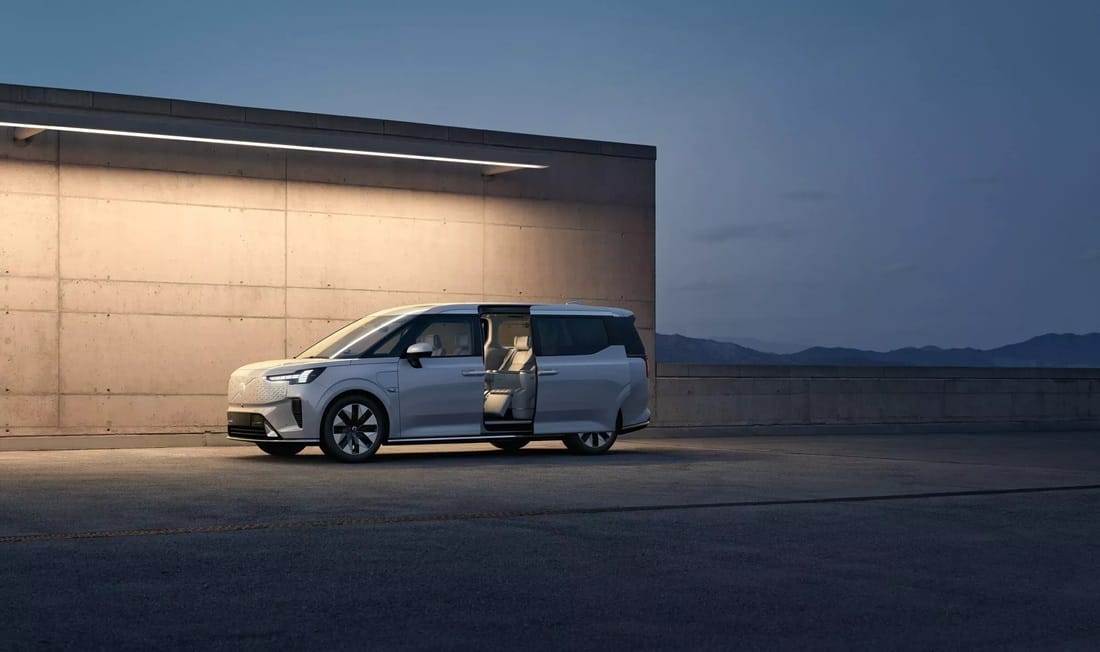 Volvo EM90 chiếc MVP siêu sang - thuần điện.