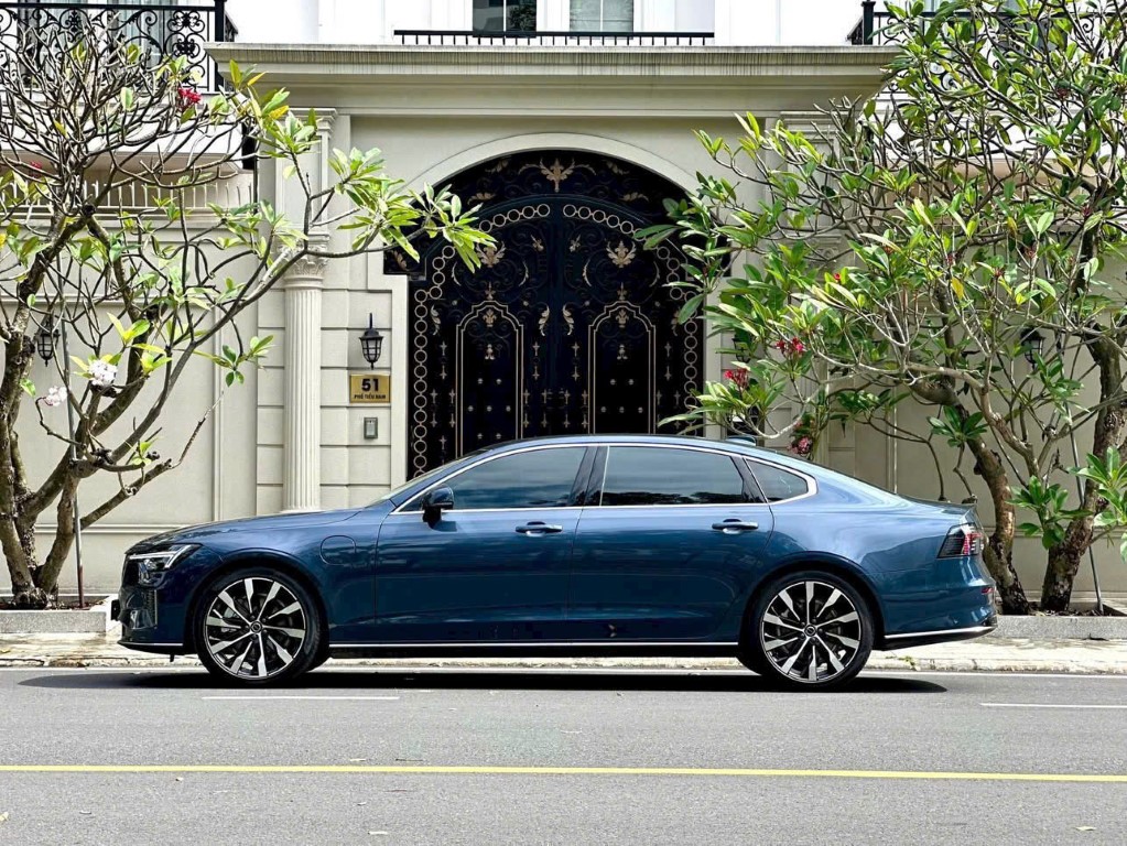 Xe volvo s90 màu xanh Denim Blue hợp mệnh Thủy và Mộc