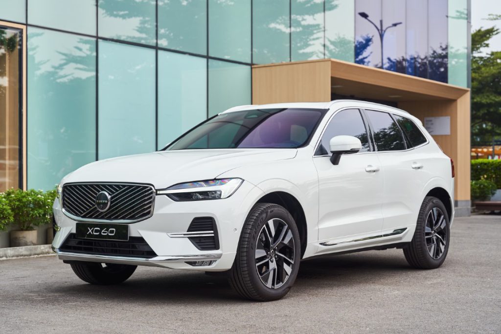 Ngoại thất Volvo XC60 màu trắng Crystal White tinh tế và thanh lịch.