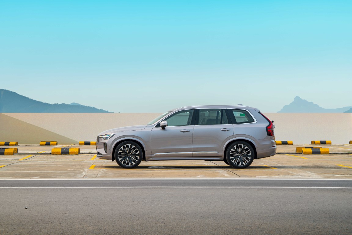 Xe volvo xc90 màu bạc Aurora Silver hợp mệnh Kim và Thủy
