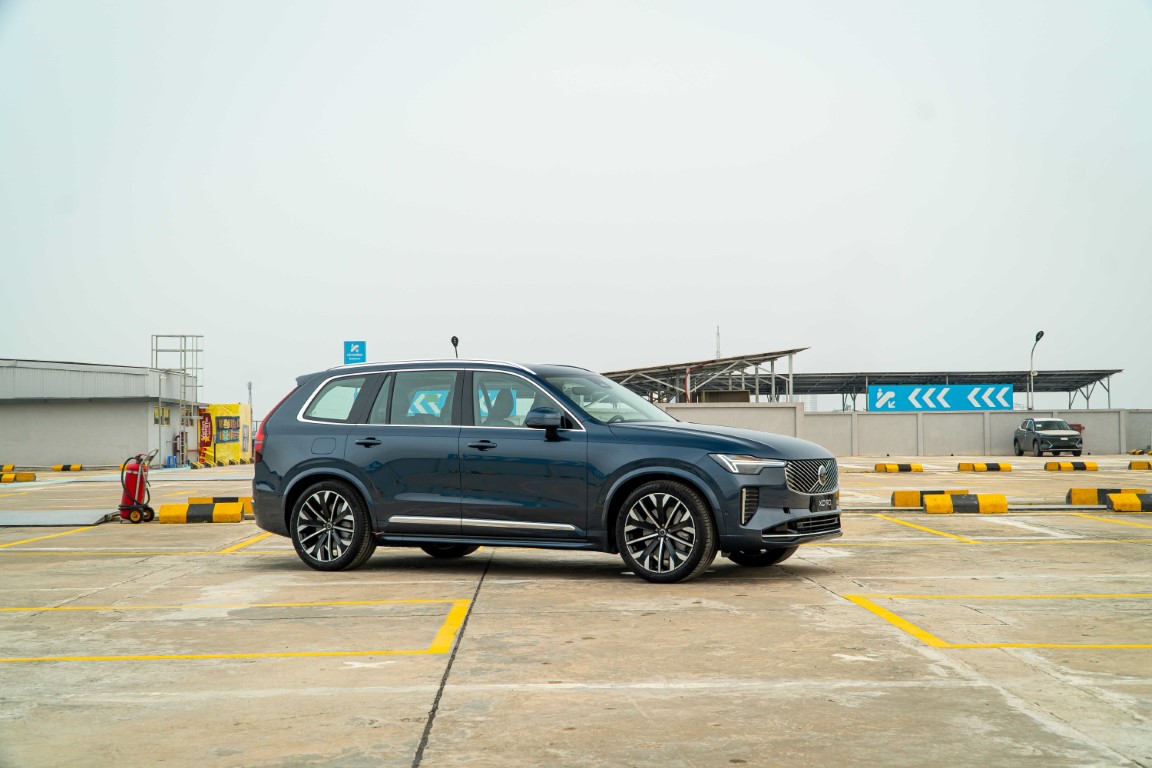 Xe volvo xc90 màu xanh Denim Blue hợp mệnh Thủy và Mộc