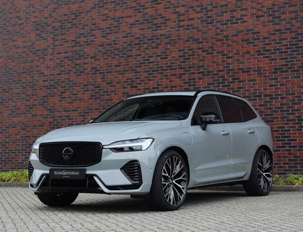 Cảm hứng màu xám xi măng Vapour Grey từ màn sương sớm Scandinavia của Volvo.