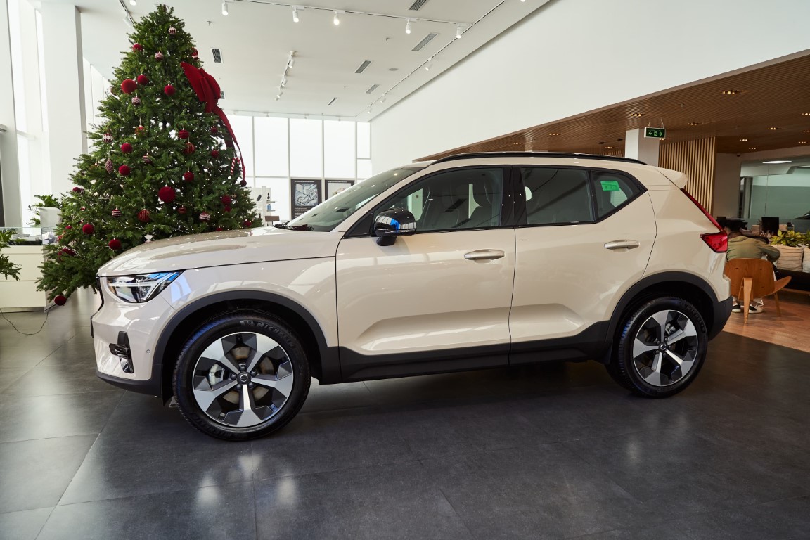 Xe volvo xc40 màu vàng cát Sand Dune hợp mệnh Thổ và Kim